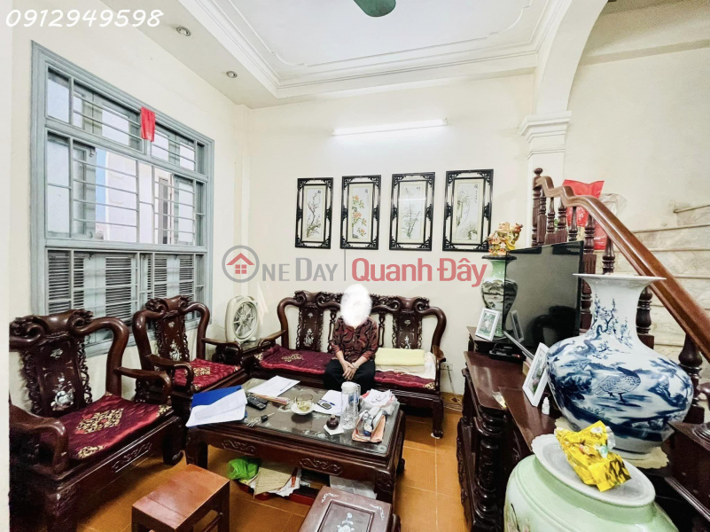 đ 4.9 Billion Selling house in Truong Chinh Thanh Xuan plot 35m 4 floors 4 bedrooms parking a car near the street, right at 4 billion, contact 0817606560