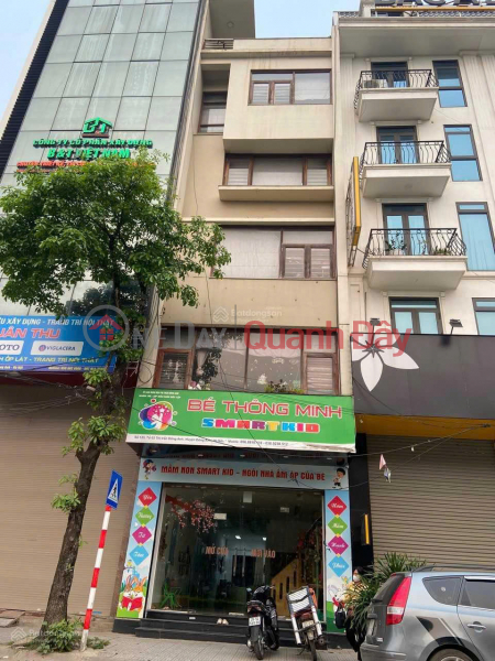 Extremely rare. Selling a beautiful house of 90m2 on National Highway 3, Dong Anh Town. 7 elevator floors. Sales Listings