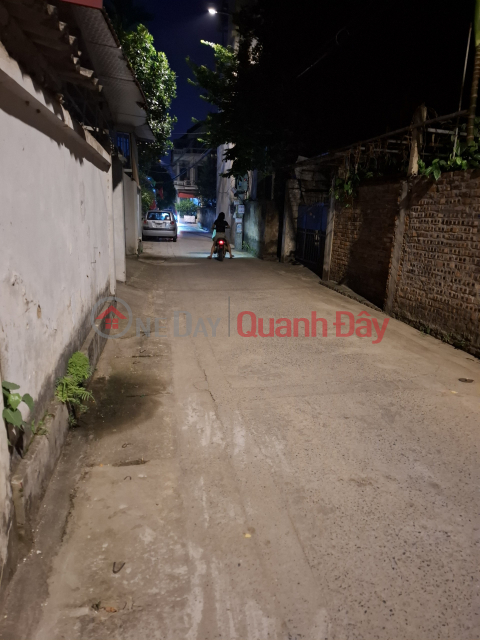 Land for sale in Cao Lo, Dong Anh Town, 58 square meters, free parking, price 3.x billion TL. Contact: 0936123469 _0