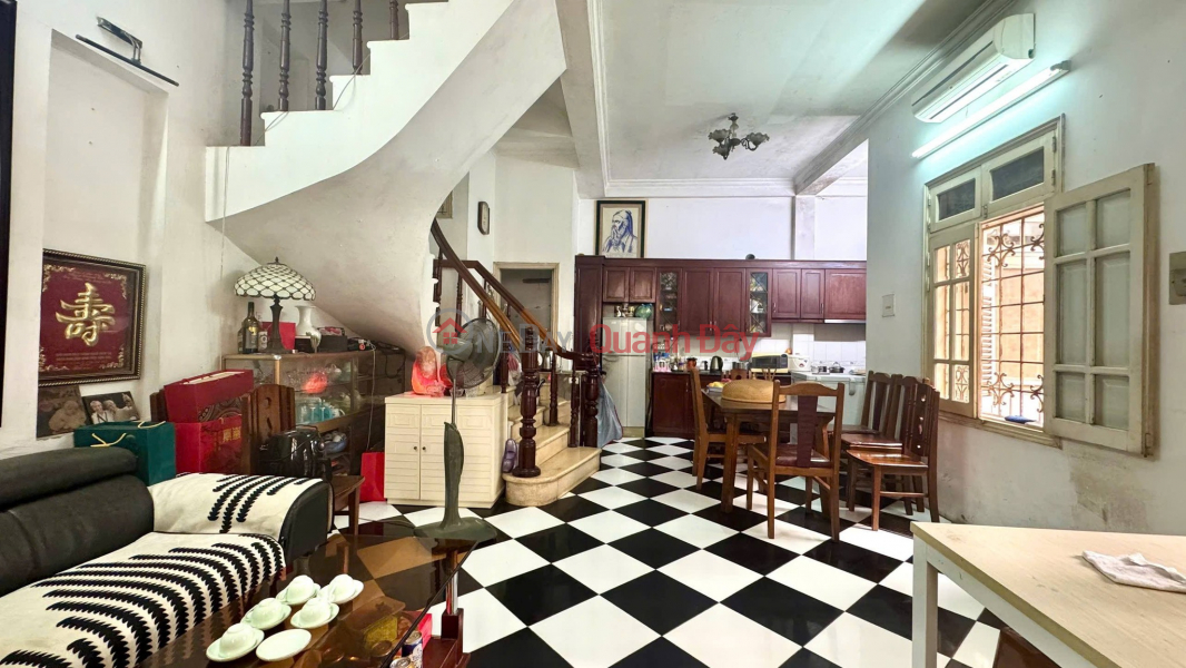 Extremely rare! House for sale on Ly Nam De street, 60m2, 4 floors, 12m frontage, price 30.5 billion VND, car access, good for business. Sales Listings