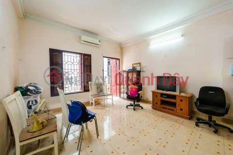 45m Front 5m Good Price 8 Billion Hoang Quoc Viet Street, Lot 2 Lot, Owner Thien Chi Need To Sell Fast _0