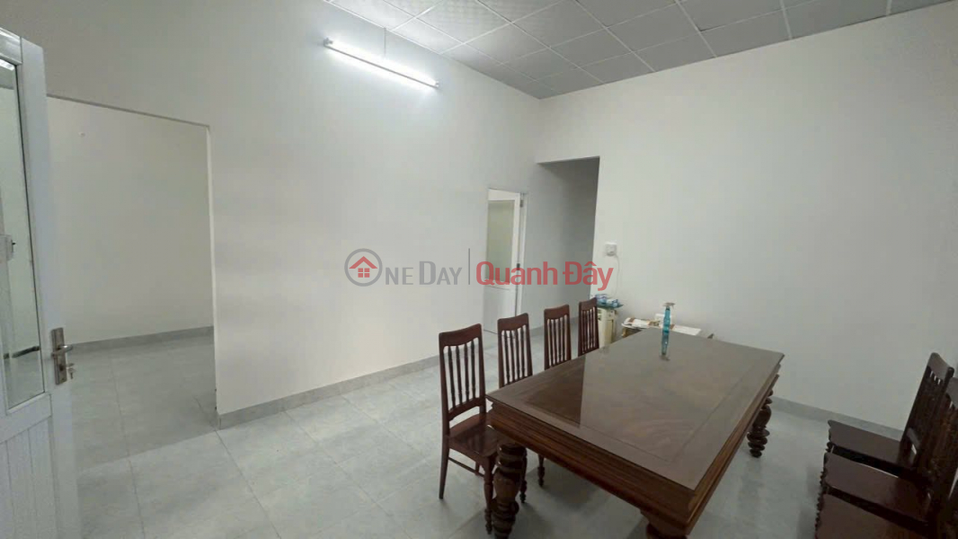 đ 3.5 Billion | HOUSE FOR SALE: SINGLE-STORY HOUSE WITH GARDEN, FACING SONG CAU ROAD, DIEN AN.