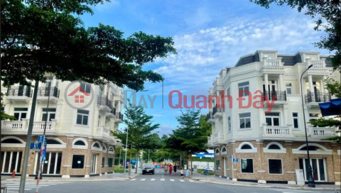 Direct owner renting out commercial space in Di An, 25m road frontage, 3 floors, 245 m2, 22 million VND\/month. _0