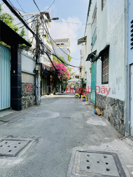 đ 9.6 Billion, **House for sale in alley 202 Pham Van Hai Street; Ward 5; Tan Binh District (4.5*20m),3 floors**
