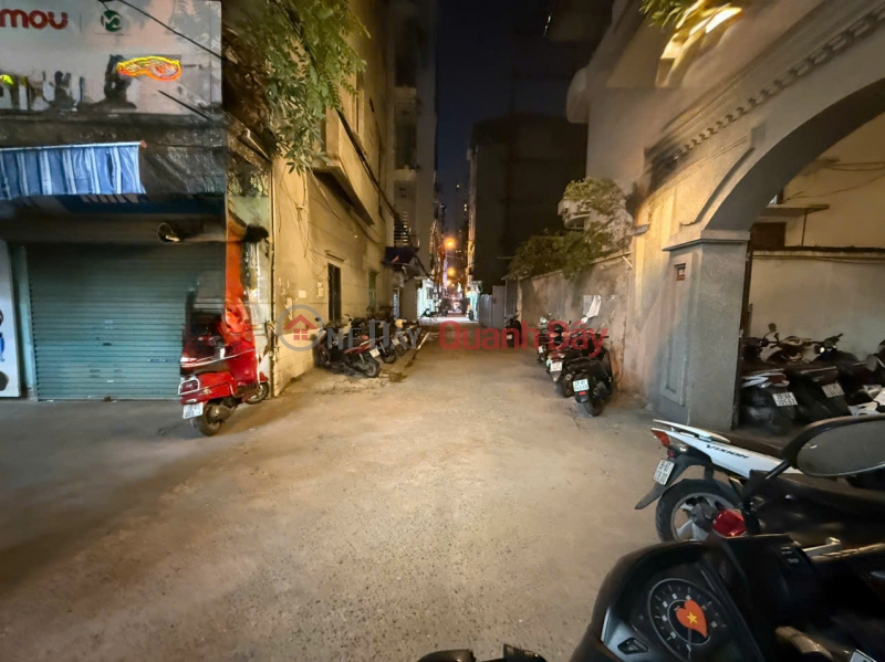 VU NGOC PHAN - Central location - Excellent business potential - Easy access for cars - Wide frontage - Top-notch amenities Sales Listings