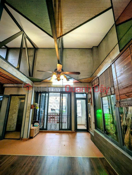 LUXURY VILLA – UNIQUE ARCHITECTURE – ELEVATOR – BBQ RADIO Sales Listings