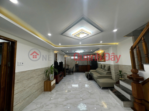 HOUSE FOR SALE - 2 FLOORS - SHORT ALLEY OFF XUAN DIEU STREET - 1 MINUTE WALK TO THE BEACH. PRODUCT CODE: _0