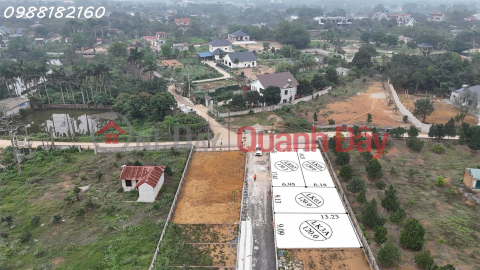 LAND FOR SALE BY SHAREHOLDER - SON TAY, CAR ACCESSIBLE, NEAR MAIN ROAD, VERY VENTILATE. _0