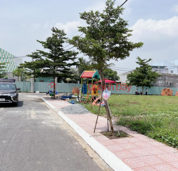 The bank liquidated vacant land assets at the front of DT821 Street, in Loc Giang commune, Duc Hoa district, Long An province., Vietnam | Sales đ 35 Billion