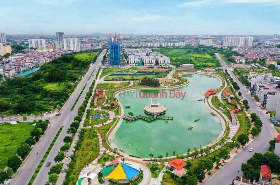 Ngoc Thuy mini villa, 120m x 3 floors, 6m frontage, landscaped garden, car access Sales Listings