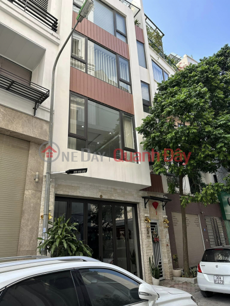 House for sale on Pham Van Dong - sidewalk - cars can avoid - business - elevator 92m 6 floors 16.3 billion Sales Listings