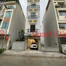 House for sale in Giang Bien with car-accessible sidewalk _0