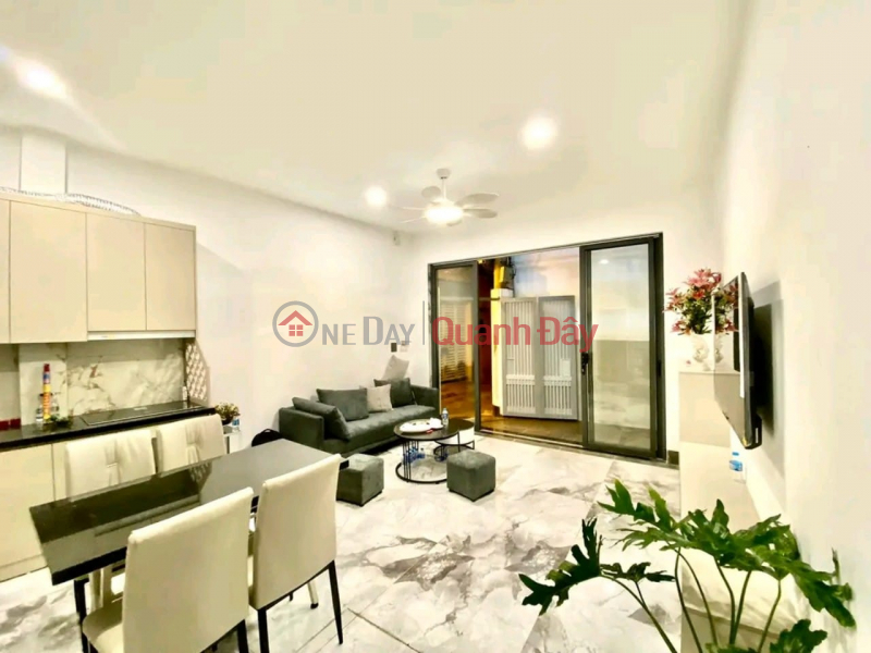 đ 4.95 Billion 5-FLOOR HOUSE IN HO DAC DI STREET Area: 37M2 3 BEDROOM MT: 4.3M PRICE: OVER 4 BILLION ONLY 20M TO CAR - FARM LANE - DONG DISTRICT CENTER