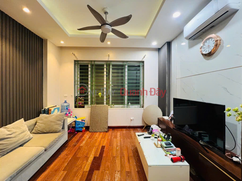 Property Search Vietnam | OneDay | Residential, Sales Listings House for sale on Hoang Cau Street, Sidewalk, Toyota Camry parked at the door, Price: 12.6 billion, Contact: 0396935190.