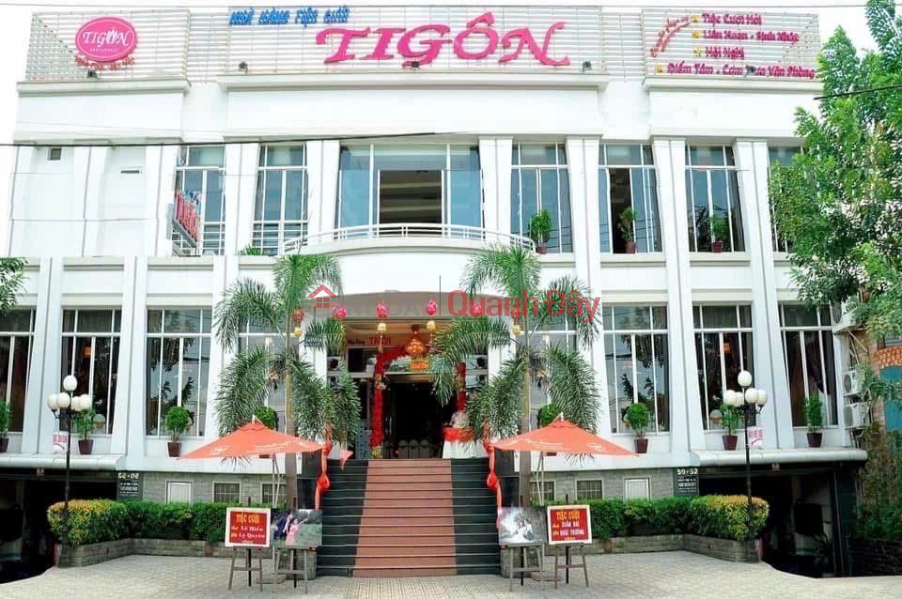 PRIME LOCATION – GREAT PRICE – OWNER NEEDS TO RENT OUT BUILDING (currently operating as a wedding reception venue) Rental Listings