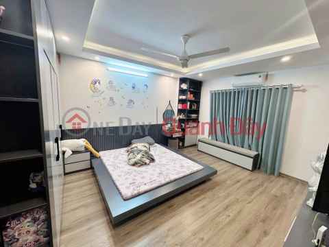 HOUSE FOR SALE IN TRAN CUNG LOT – 5 FLOORS – CAR PARKING AT DOOR – RARE ITEM – PRICE 7 BILLION _0
