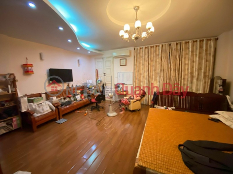 Bán nhà Chính Kinh - Kinh doanh tốt - Gần Royal City - 44mx3 tầng - 3 ngủ - ngõ rộng - 10.9 tỷ lh 0975124520 _0