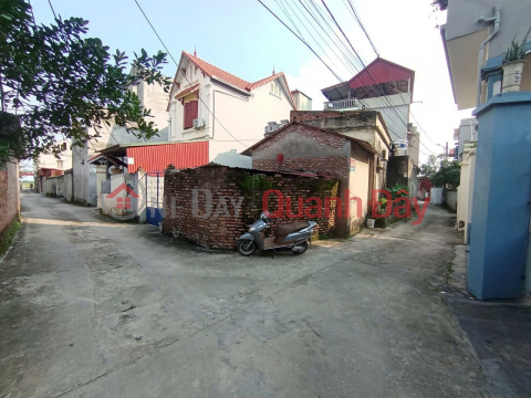 Land for sale in Thuan Thanh, Bac Ninh. 100m2 * frontage 6m * 2.6 billion. Car access, near the street. _0