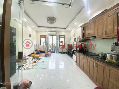 BÁN NHÀ 40m2 tại Hoàng Mai, chỉ 12,8 tỷ, 5 tầng, mặt tiền 4m, ngõ 5m _0