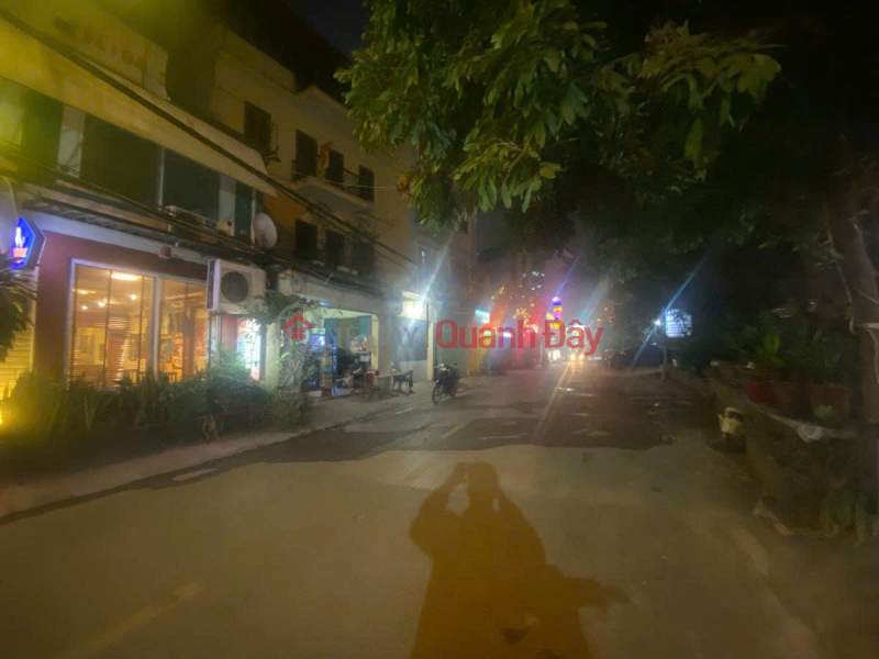 đ 10.5 Billion BEAUTIFUL HOUSE FOR SALE IN LAM DU STREET - BO DE - LONG BIEN, AREA 47M², 4 FLOORS, PRICE 10.5 BILLION - LARGE YARD, COMFORTABLE PARKING FOR 2 CARS
