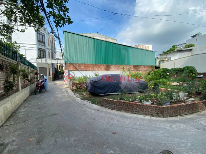 Only 1 lot! Less than 5 billion, car access to land in the center of Thach Ban, build 4-5 floors, garage, good investment, contact 0936123469 Sales Listings
