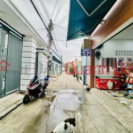 Short on money, selling cheap house in Tan Phong SR, TC, car yard, car road for only 2.7 billion _0