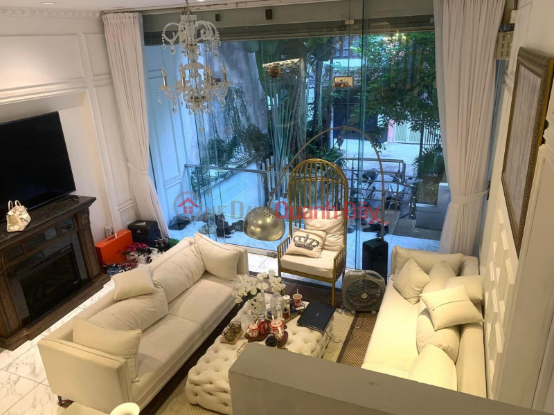 đ 13.3 Billion, Beautiful house in Hoang Mai center, garage, 2 wide alleys, 5 airy floors, 118 million\\/m2