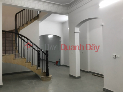 Whole house for rent in Ngoc Thuy, Long Bien 100m2 * 3 floors * car parking _0