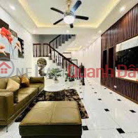 Bán nhà Đường Láng chỉ 4,7 tỷ diện tích 39m2 x 4 tầng ở luôn, chủ cần bán gấp _0