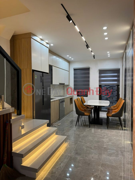 NHÀ MỚI DÂN XÂY ĐỘC LẬP FULL NỘI THẤT Đức Giang 55m2 X 3 Tầng 8.4 Tỷ Long Biên. Niêm yết bán