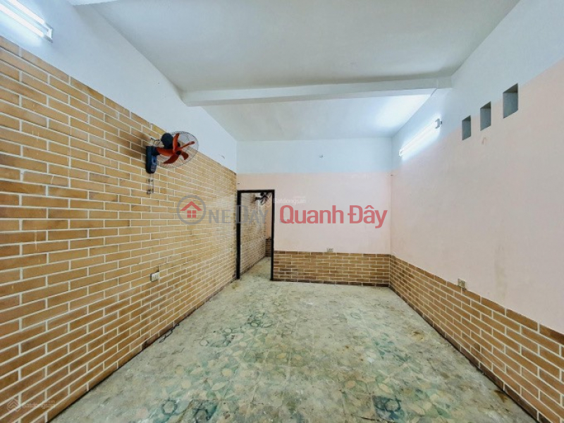 1st floor of townhouse in Dong Xuan, Hoan Kiem suitable for warehouse, opposite main gate of Dong Xuan market Rental Listings