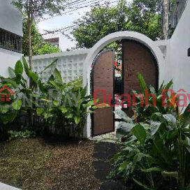 Nhà Sân Vườn 2 Tầng, Hòa Xuân cần bán. Mới 100%, Đường 5m5, lề 3m. 100m2, hướng chính Đông. Liên hệ chủ 0767387977 _0