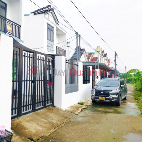 House for sale on installments near Binh Hoa, private land title _0