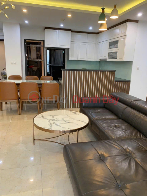 Pass lại tổ ấm 3PN 111m2 Vinhomes D'Capitale tòa C6 tầng trung đẹp, view thành phố thoáng! _0