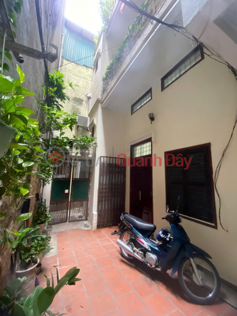 For garden cafe Whole house on Nguyen Thai Hoc Street, 35m2, 4 floors, 12 million _0