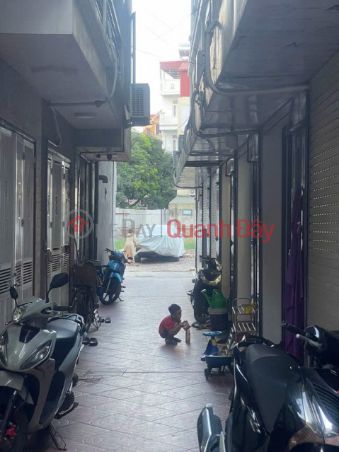 Thuong Thanh - house very close to the street - VF3 parked at Thuong Thanh door 36m2, X 4 floors, 3.5m frontage, 5.7 billion Long Bien. _0