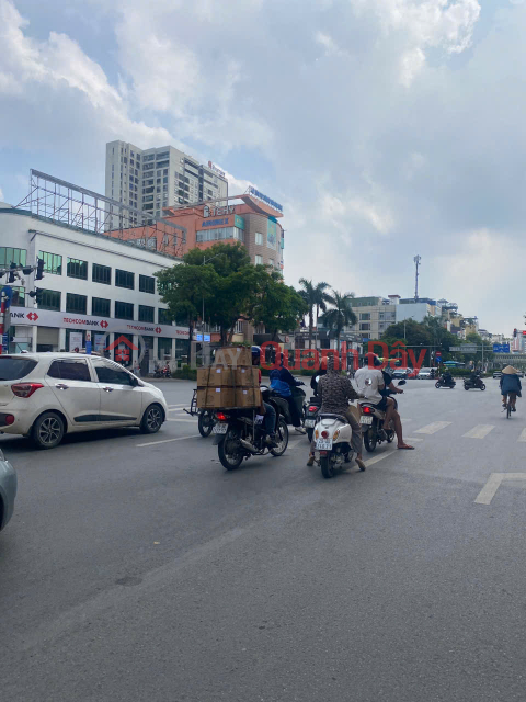Cho thuê nhà Mặt phố Huế 200m x 3T _0