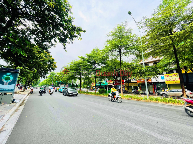 Selling land that blooms after giving a house, next to the car parked Nguyen Khanh Toan Cau Giay 35m 3.6 billion Sales Listings