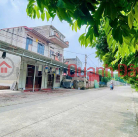 Selling 60m2 of land on the edge of Xom Thuong, trucks can pass each other, park view, rear expansion, good price. Contact: 0936123469 _0