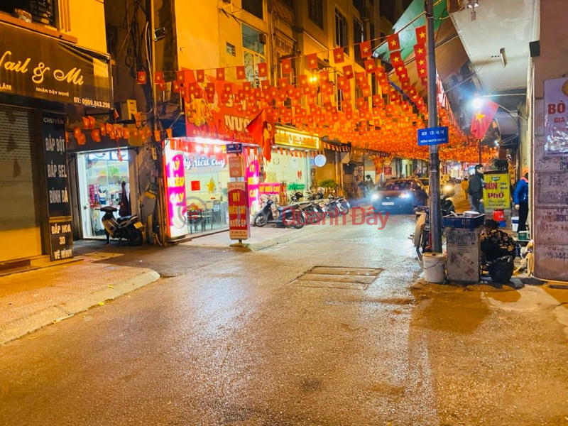Just over 9 billion VND. Prime location on Ngoc Lam street, commercial space 30m x 5 floors with a spacious sidewalk! Sales Listings