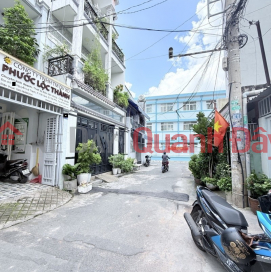 Mặt Tiền Đường Nguyễn Lộ Trạch, Quận Tân Phú - 74m2 (4 x 18)m - Cấp 4 _0