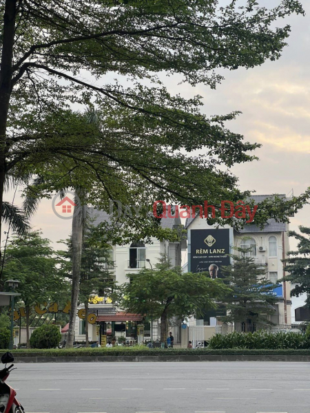 I need to rent a house on street number 84 Den Lu, corner apartment with view of Den Lu Lake, frontage 22m. Sidewalks on both sides of the road Rental Listings