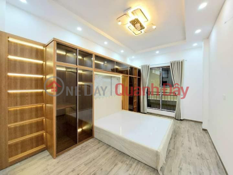 CENTER OF HAI BA TRUNG DISTRICT BEAUTIFUL 4-FLOOR HOUSE FACE ON NGUYEN CAO STREET Area: 30M2 MT: 3.6M 3 BEDROOM PRICE: 5.25 _0
