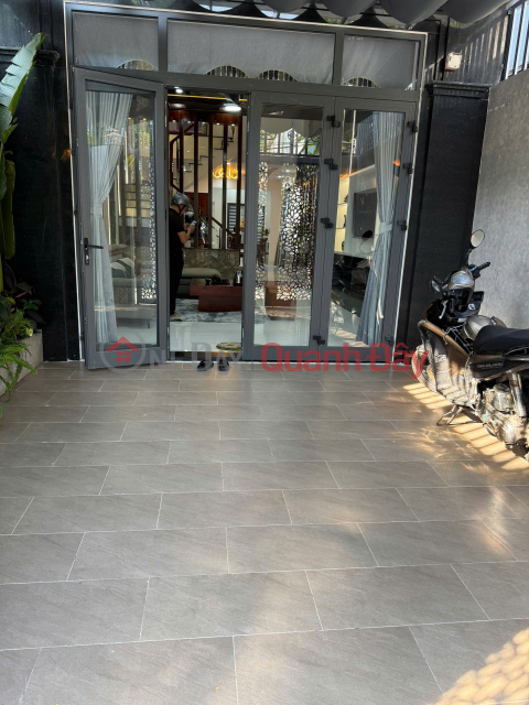 Cam Le Center, 3-storey house Le Kim Lang, 7.5m road, 9m sidewalk, near airport and Le Dai Hanh. _0
