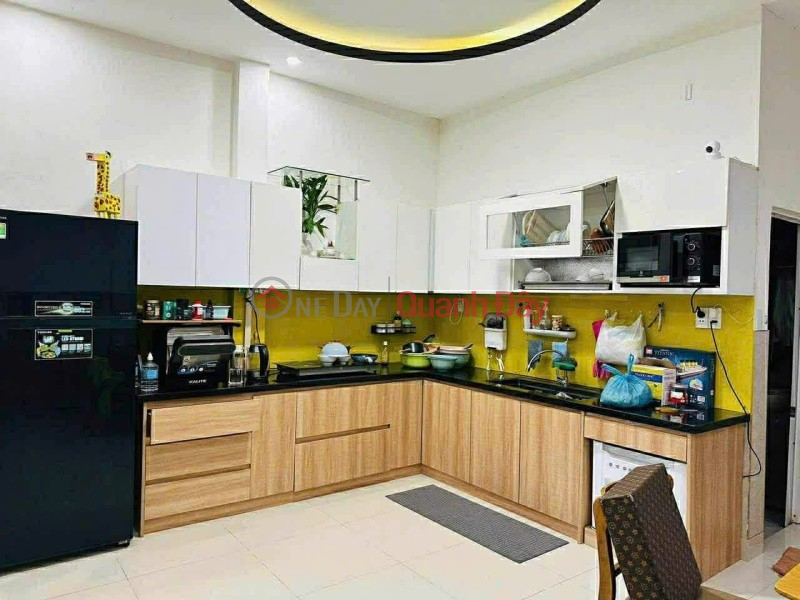 ► House right next to Hoa Cuong Market, 15m from the main road, 64m2, 2 floors, slightly over 5 billion VND. Vietnam, Sales đ 5.35 Billion