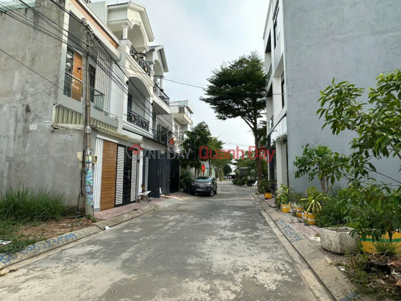 Nowhere else can you find a second apartment that is as beautiful, cheap, and in a super convenient location as this one! Sales Listings