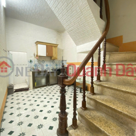 Whole house for rent in Goc De alley, 45m2, 3 floors, 6.5 million\/month _0