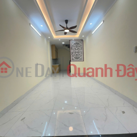 House for sale in Bat Khoi alley, Long Bien. 32m2 x 5 floors, 3 bedrooms, registered office, 6.4 billion. Contact: 0976766363 _0