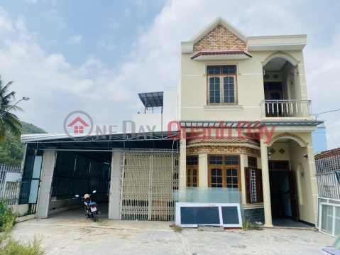 Super spacious house for rent in Vinh Thai 300 m2 with a large yard that can be used as a warehouse _0
