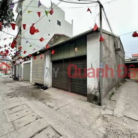 Wide alley frontage, 30m from Dai Cat street, car park around the house. _0